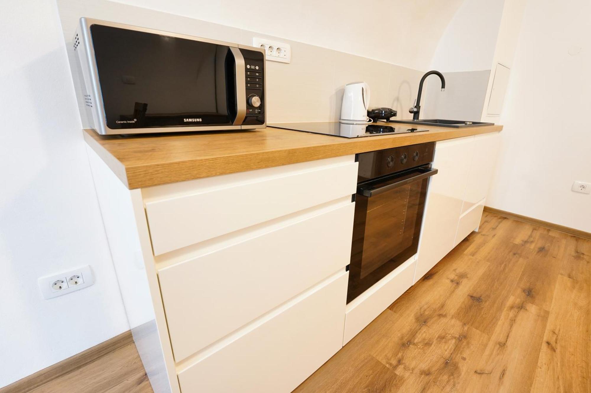 Apartments Metro 7 Любляна Екстериор снимка