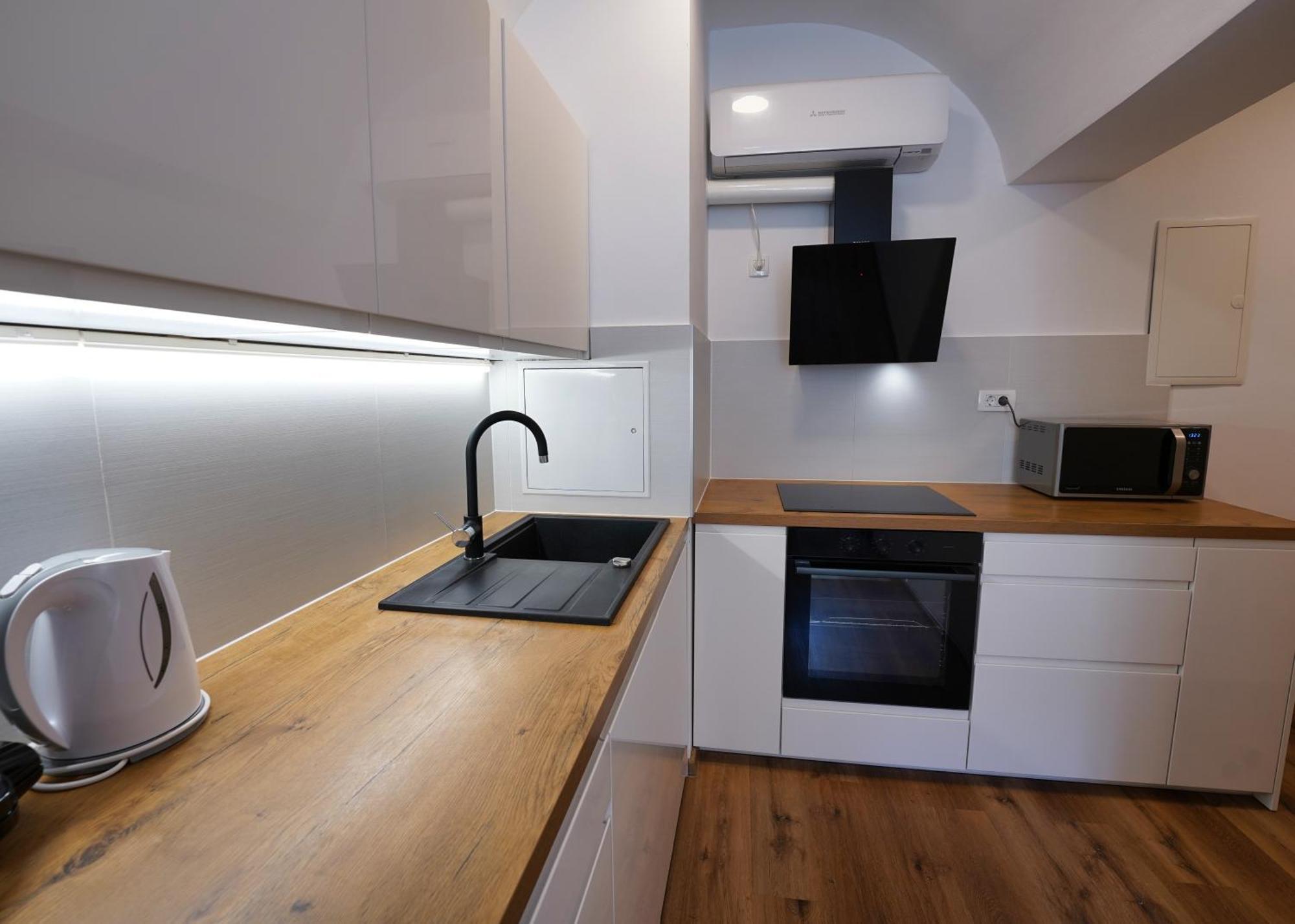 Apartments Metro 7 Любляна Екстериор снимка
